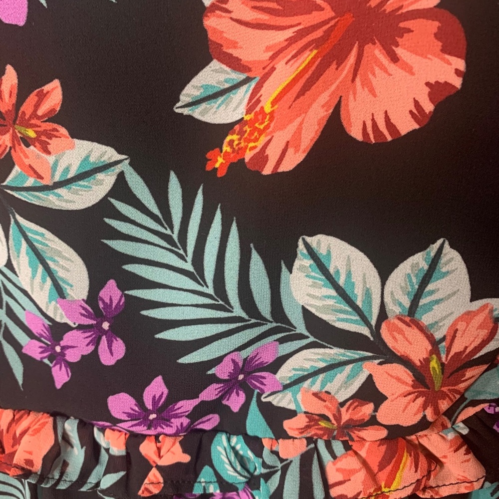 💫HP‼️💫 NWT LOST + WANDER Beach Wonderland Floral Ruffle Shoulder Tank, Small - Picture 5 of 10